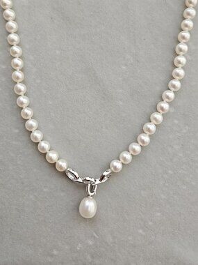 Pristine NWT Shane Co. 14K White Gold Cultured Freshwater Pearl Pendant Necklace